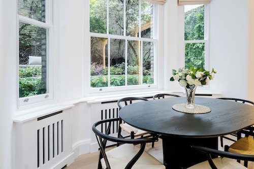 Luxury Oasis in South Kensington WITH AC