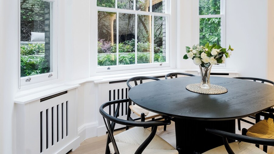 Luxury Oasis in South Kensington WITH AC