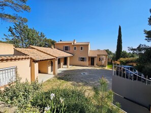 Exterior - Magnifique Villa Avec Piscine au Calme en Provence à Beaumes-de-venise ! (Beaumes-de-Venise)