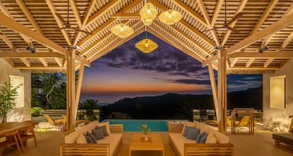 Luxury Jungle Haven ~ Ocean View ~ Infinity Pool!