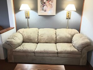 Quarto básico | Ferros/tábuas de passar roupa, Wi-Fi de cortesia, roupa de cama