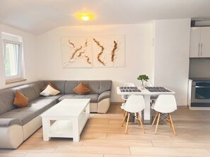 Dining - Dina Apartment (Dajla)