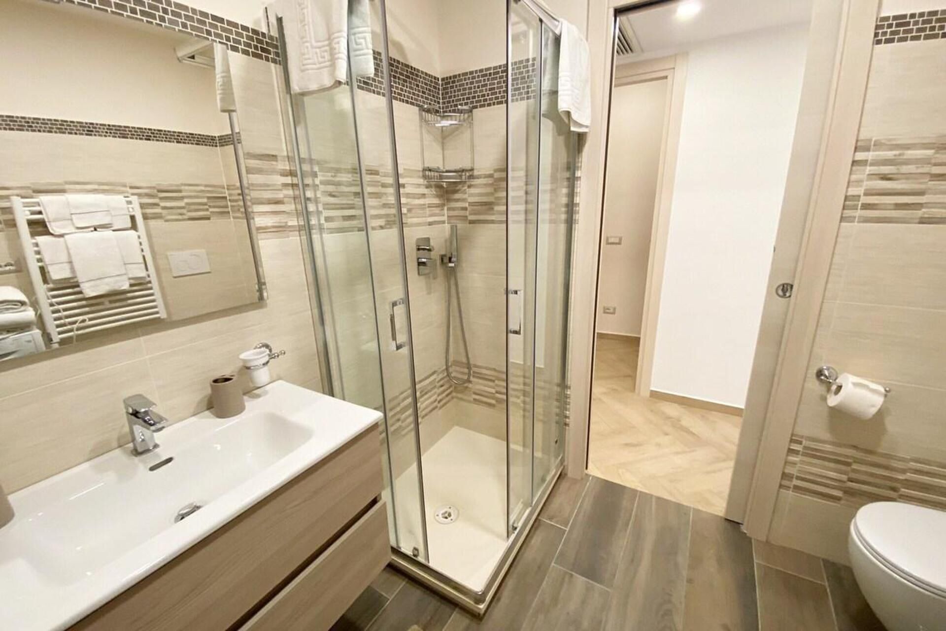 Casa | Baño | Ducha, secador de pelo y toallas