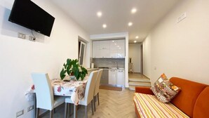 A compact living space with a dining area, kitchenette, and a sofa. - Modern and Cozy Home at 200 Meters to the Beach (Minori)