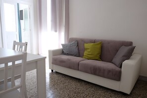 Comfort Apartment | Living area | 35-inch TV with digital channels - Myia Apartments by Wonderful Italy (Syracuse)