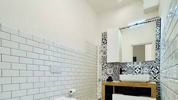 Doccia, articoli per l'igiene personale ecosostenibili, asciugacapelli