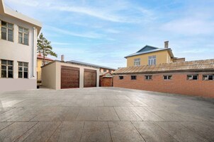 Estacionamiento para camionetas con acceso para silla de ruedas