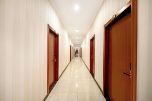 47-cm TV with cable channels