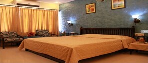 Deluxe Room | Free WiFi - Bird Sanctuary (Gurugram)
