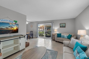 Apartment, 1 Queen-Bett und Schlafsofa (Villas on the Gulf unit G7) | Wohnbereich | Fernseher
