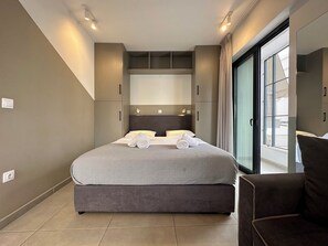 A modern bedroom with a large bed, built-in wardrobe, and a balcony with a view. - M & M 4 in the city - Jacuzzi Rooftop (XP92+FQ Athens, Greece)