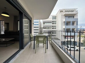 Outdoor dining - M & M 4 in the city - Jacuzzi Rooftop (XP92+FQ Athens, Greece)