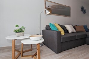 Appartement Confort | Coin séjour | Télévision LED de 30 pouces avec chaînes numériques