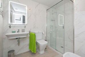 Comfort Apartment | Bathroom | Shower, hair dryer, bidet, towels - Ocean Paradise 1 La Tejita (Intero appartamento, due camere e un bagno) (Granadilla de Abona)