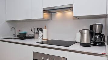 Comfort Apartment | Private kitchen | Full-sized fridge, microwave, oven, stovetop