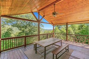 Outdoor dining - 4 Mi to Sapphire Ski! Mtn-View Cabin w/ Deck (Sapphire)