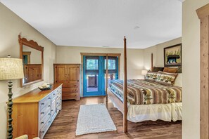 4 bedrooms, desk, iron/ironing board, WiFi - 4 Mi to Sapphire Ski! Mtn-View Cabin w/ Deck (Sapphire)