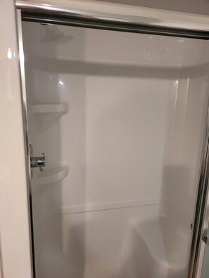 تجهيزات دش، مناشف، صابون، شامبو