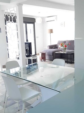 Dining - Casa Altaïr, un Petit Paradis en Andalousie (Salobreña)