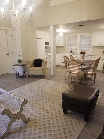 Interior. Cozy Southern Home that is close to amenities