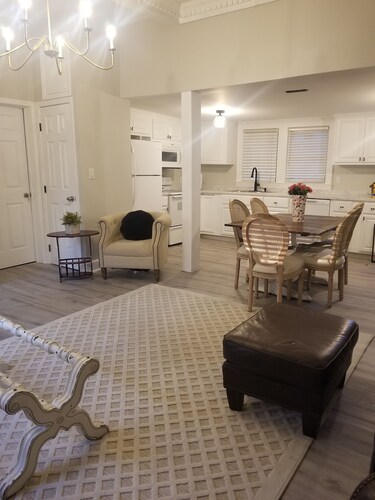 Cozy Southern Home that is close to amenities