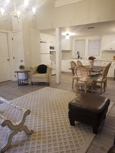 Cozy Southern Home that is close to amenities