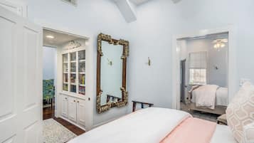 5 bedrooms, iron/ironing board, WiFi, bed sheets