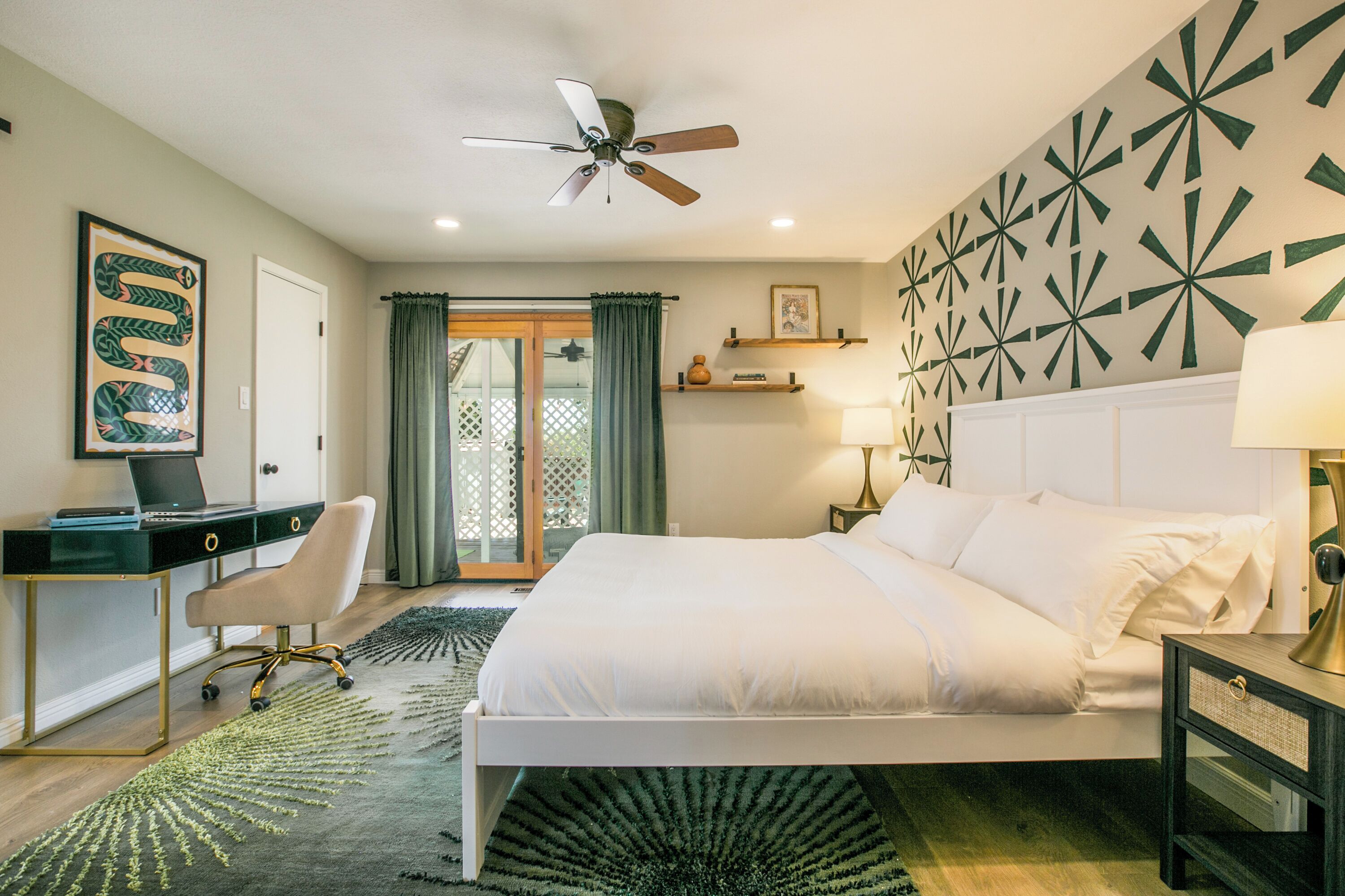 4 bedrooms, desk, iron/ironing board, travel crib