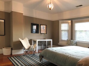 2 bedrooms, desk, iron/ironing board, free WiFi - Designers home in the center of San Francisco. Walk to Golden Gate Park! (San Francisco)