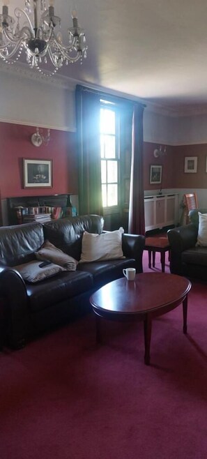 32-inch Smart TV with digital channels - Coundon Lodge (Coventry)