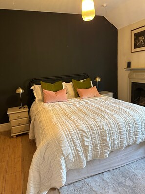 Signature Apartment, Garden View | Premium bedding, individually decorated, individually furnished - Coundon Lodge (Coventry)