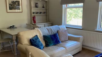 Signature Apartment, Garden View | Premium bedding, individually decorated, individually furnished