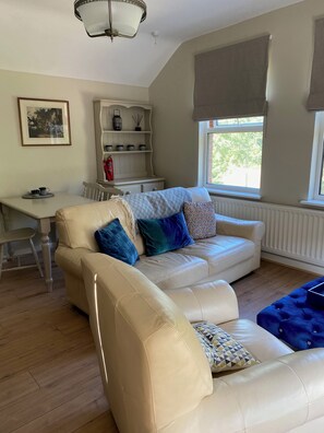 Signature Apartment, Garden View | Premium bedding, individually decorated, individually furnished - Coundon Lodge (Coventry)