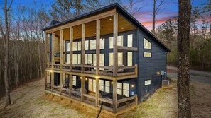 Exterior - Enchanted Ridge Retreat: Family friendly, peaceful property, hot tub, sleeps 10 (Ellijay)