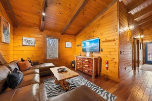 Smart TV, chimenea, videojuegos y futbolito 