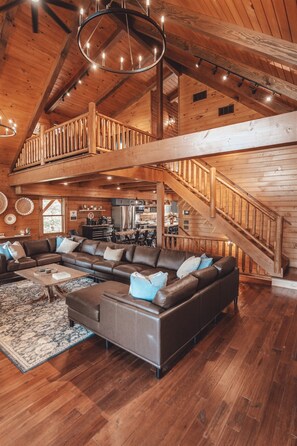 Interior - Lux Hocking Hills Lodge Indoor Pool Hottub Firepit (McArthur)