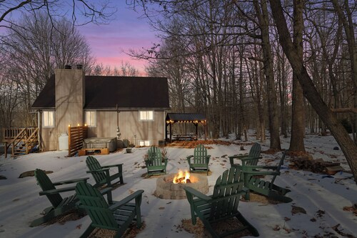 Mountain Retreat + Hot Tub + Fire Pit + Game Room + Theater Room