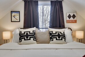 3 bedrooms, desk, iron/ironing board, travel cot