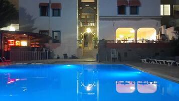 Piscina externa sazonal