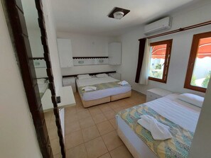 Standard Triple Room | Bed sheets - BODRUM LOTUS LINE HOTEL (Bodrum)