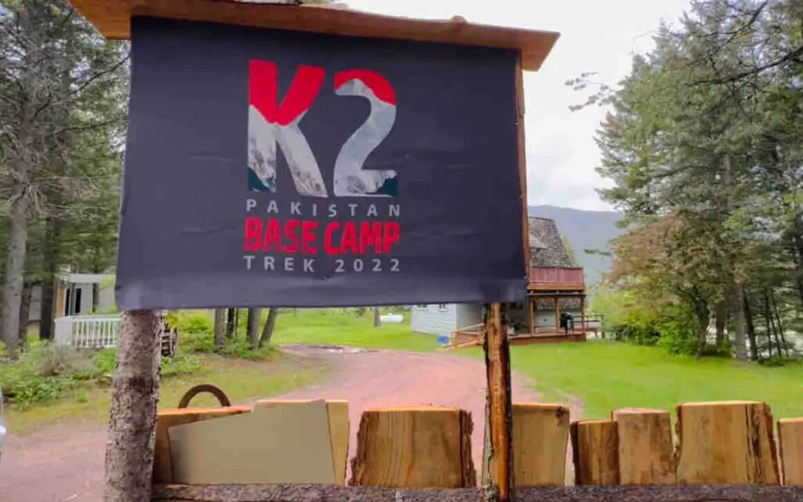 Señal para el trekking al Campamento Base del K2 2022 en Pakistán.