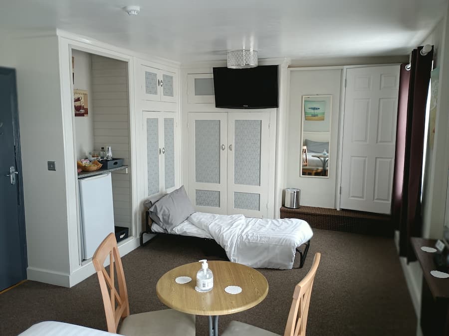 Quarto quádruplo clássico | Opções para refeição no quarto