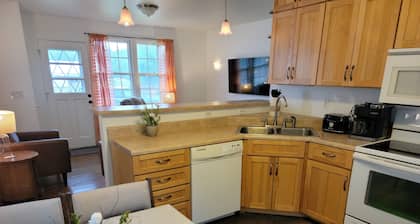 Grace Cottage - Black Hills home, centrally located in Legendary Sturgis!