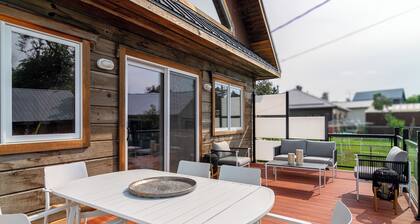 Riverside Abode, sleeps 10 with beach and dock access