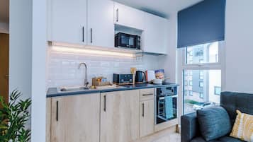 Deluxe Studio | Private kitchen | Full-size fridge, microwave, oven, stovetop