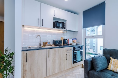 Deluxe Studio | Private kitchen | Full-size fridge, microwave, oven, stovetop