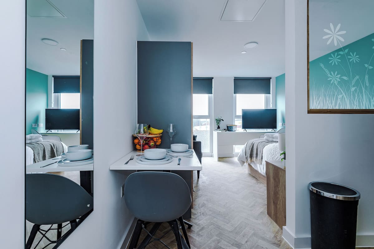 Exclusive Apartment, 1 Bedroom | 1 bedroom, Egyptian cotton sheets, premium bedding, in-room safe