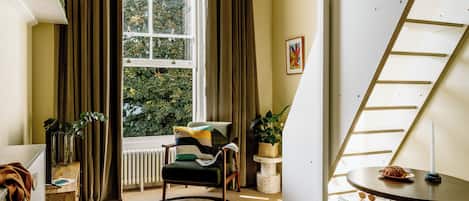 Mezzanine Plus Studio | Premium bedding, pillow-top beds, minibar, laptop workspace