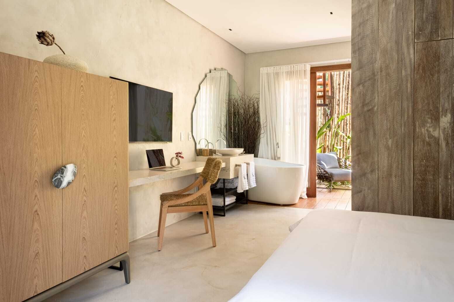 高級寢具、迷你吧、房內夾萬、書桌