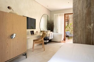 Premium bedding, minibar, in-room safe, desk